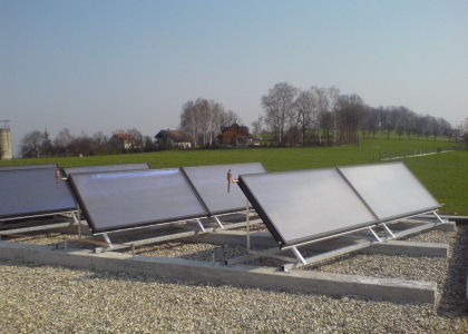 Solární kolektory TWI Sun Wing T3 na ploché střeše v horizontálním provedení - Koňákov.